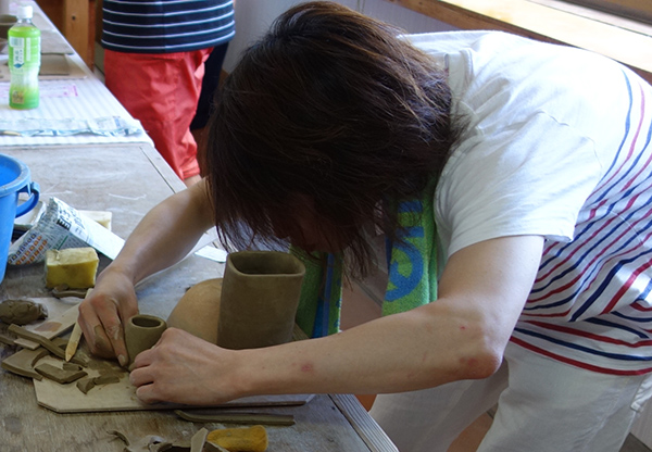 余った粘土で小さなカップを作るとべっち